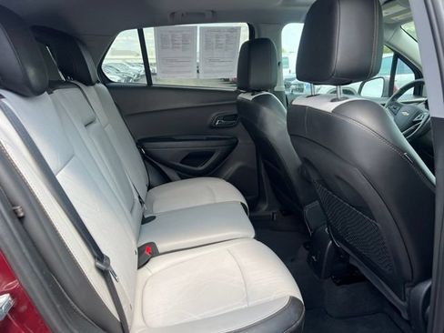 Used 2017 Chevrolet Trax LT w/ Sun & Sound Package FWD image 12