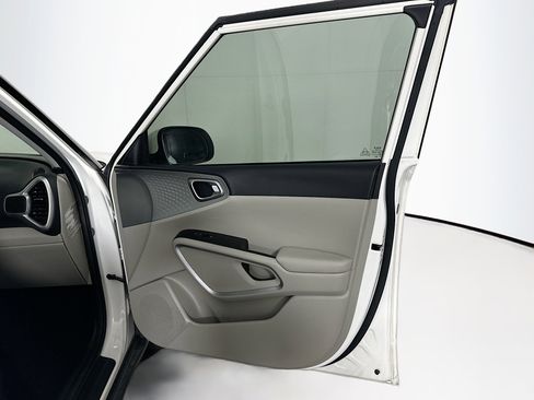 Used 2022 Kia Soul LX w/ Technology Package image 29