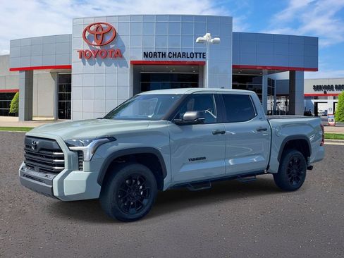 Used 2025 Toyota Tundra SR5 w/ SR5 Convenience Package AWD/4WD image 5