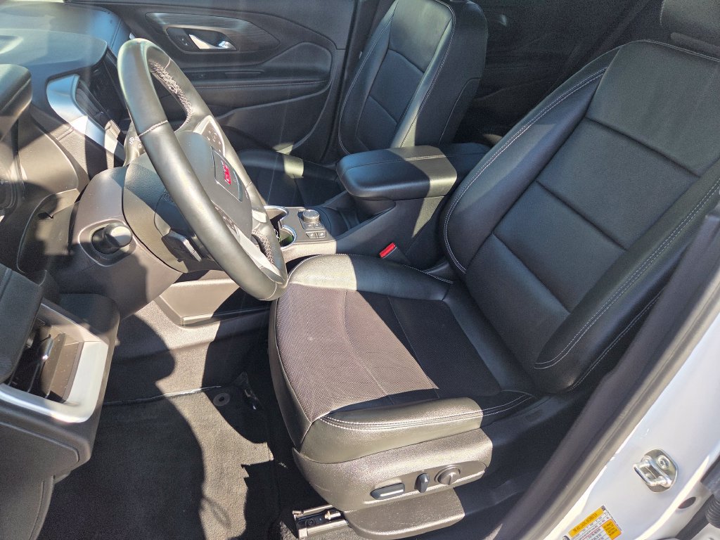 Used 2024 GMC Terrain SLT AWD/4WD image 25