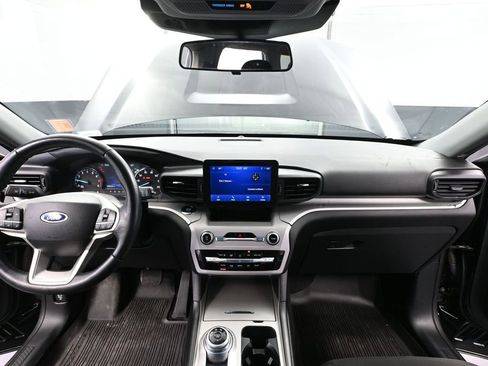 Used 2023 Ford Explorer XLT AWD/4WD image 24