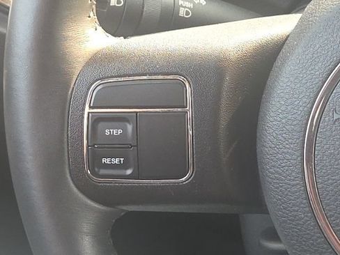 Used 2015 Jeep Patriot Latitude AWD/4WD image 28