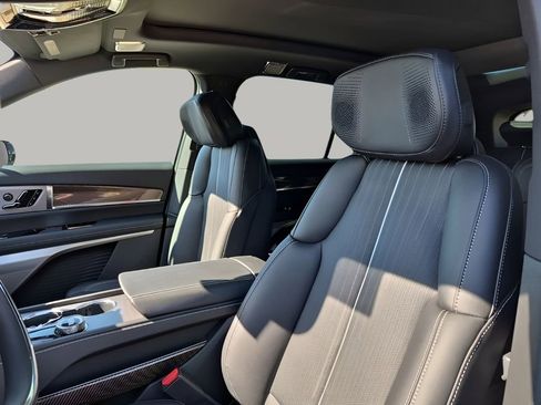 New 2026 Cadillac Vistiq Luxury AWD/4WD image 31