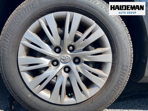 Used 2012 Toyota Camry LE FWD image 5