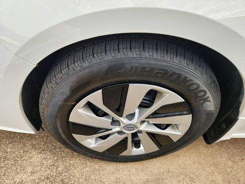Used 2025 Nissan Altima 2.5 S FWD image 8