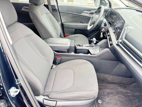 Used 2025 Kia Sportage LX FWD image 35