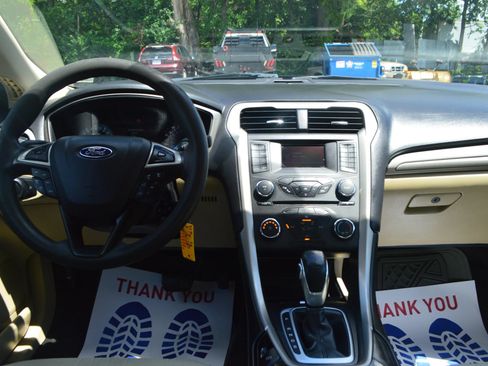 Used 2016 Ford Fusion SE FWD image 17