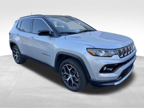 Used 2024 Jeep Compass Limited AWD/4WD image 3