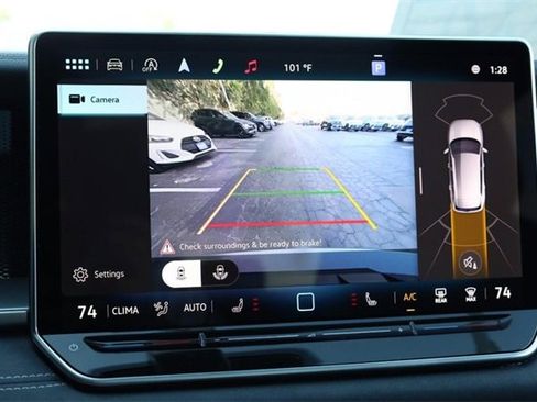 New 2025 Volkswagen Tiguan SE image 14