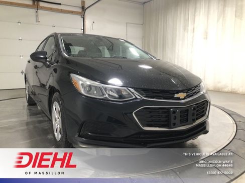 Used 2018 Chevrolet Cruze LS image 1