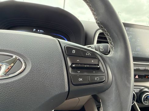 Certified 2024 Hyundai Venue SEL FWD image 32