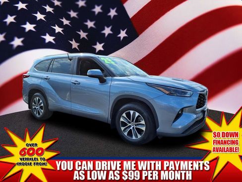 Certified 2023 Toyota Highlander XLE image 1