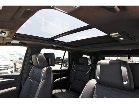 New 2026 Cadillac Escalade V w/ LPO, ONYX Package AWD/4WD image 24