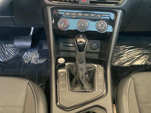 Certified 2023 Volkswagen Taos SE w/ Panoramic Sunroof Package FWD image 8