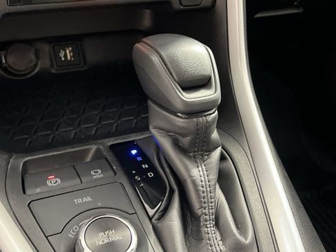 Used 2025 Toyota RAV4 XLE AWD/4WD image 23