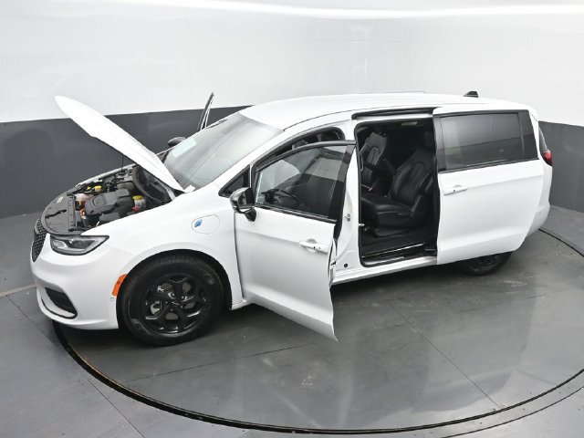 Used 2024 Chrysler Pacifica Limited FWD image 63