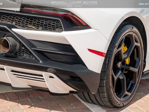 Used 2020 Lamborghini Huracan EVO image 47
