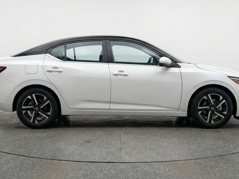 Used 2025 Nissan Sentra SV image 11