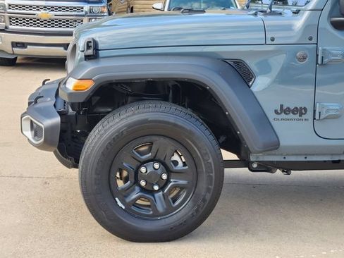Used 2025 Jeep Gladiator Sport AWD/4WD image 15