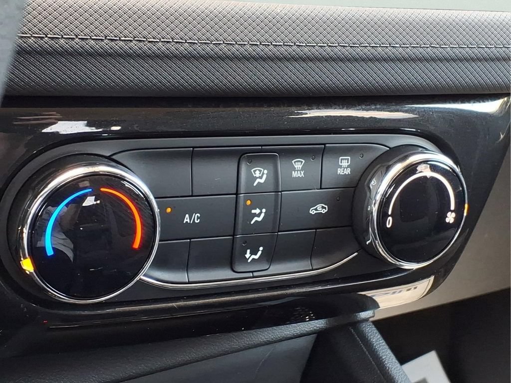 Used 2025 Chevrolet TrailBlazer LT FWD image 15