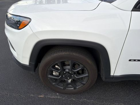 Used 2025 Jeep Compass Latitude w/ Altitude Special Edition AWD/4WD image 16