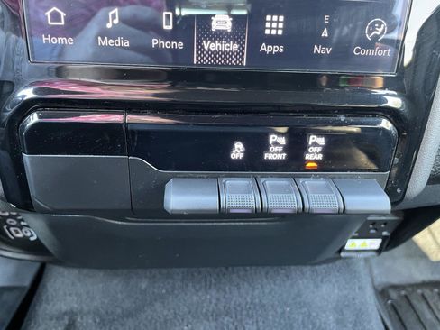 Certified 2025 RAM 1500 Laramie image 24