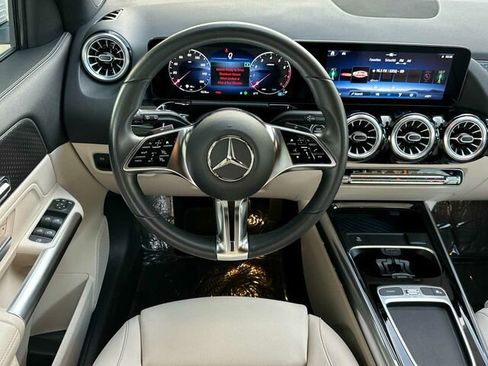 Used 2025 Mercedes-Benz GLA 250 image 18