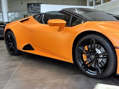 Used 2021 Lamborghini Huracan EVO RWD image 7
