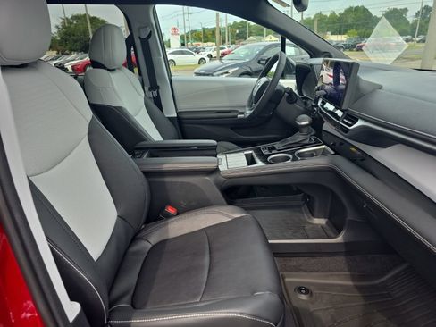 Used 2026 Toyota Sienna XSE FWD image 10