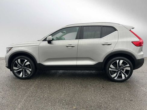 Used 2025 Volvo XC40 B5 Plus w/ Climate Package image 6