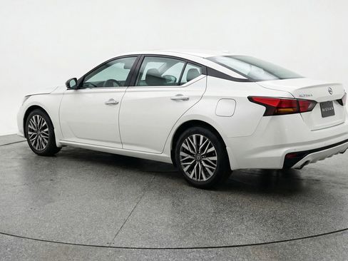 Used 2025 Nissan Altima 2.5 SV image 6