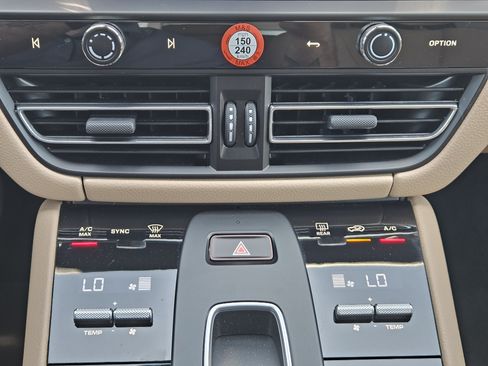 Certified 2026 Porsche Macan AWD/4WD image 19