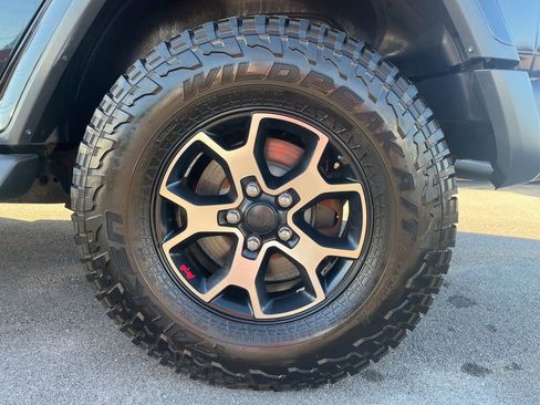 Used 2020 Jeep Wrangler Unlimited Sahara image 12