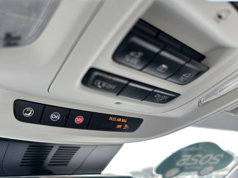 Certified 2025 Buick Envision Avenir image 19