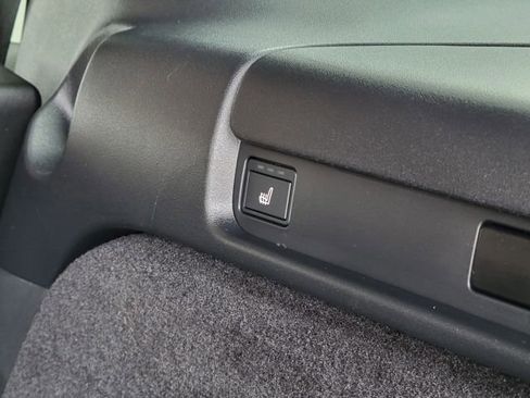 Used 2024 Land Rover Discovery Dynamic SE image 15