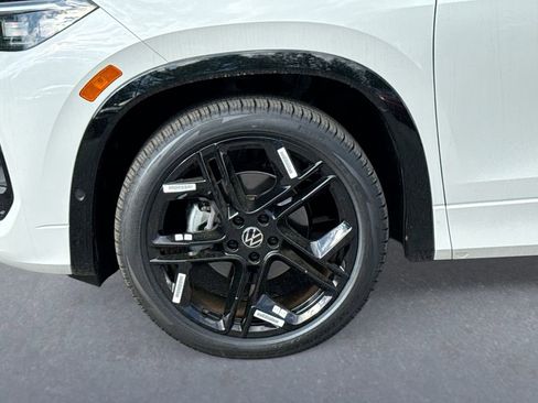 New 2026 Volkswagen Tiguan SE R-Line FWD image 18