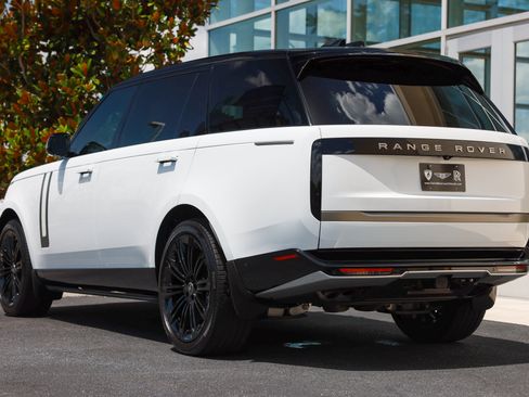 Used 2025 Land Rover Range Rover Long Wheelbase SE AWD/4WD image 35