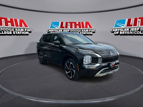 Used 2024 Mitsubishi Outlander SE FWD image 2