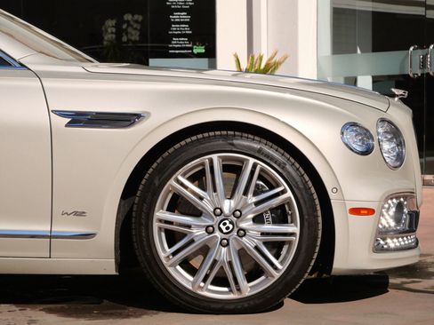 Used 2020 Bentley Flying Spur W12 w/ First Edition Specification image 6