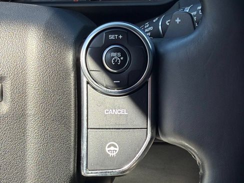 Used 2017 Land Rover Discovery HSE AWD/4WD image 12
