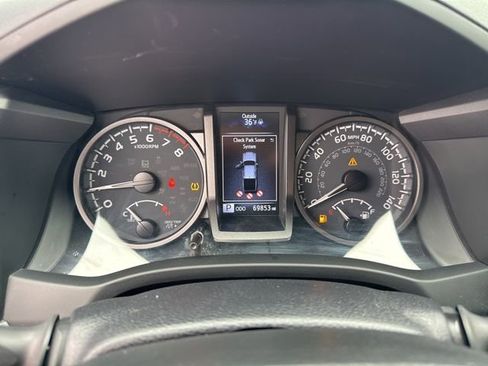 Used 2023 Toyota Tacoma TRD Off-Road w/ Advanced Technology Package AWD/4WD image 13