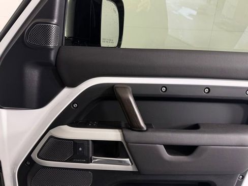 Used 2024 Land Rover Defender 110 S image 17