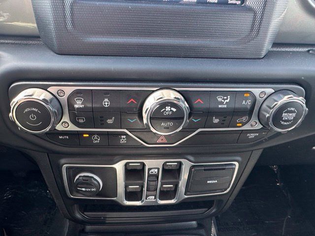 Used 2018 Jeep Wrangler Unlimited Sahara w/ Cold Weather Group AWD/4WD image 18