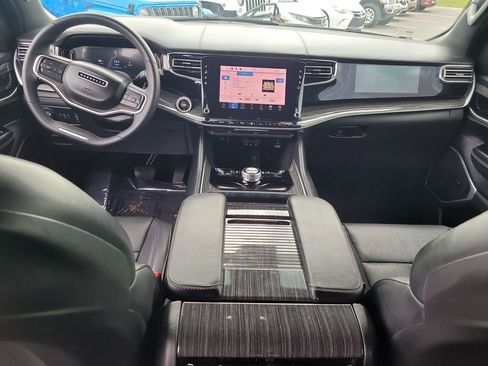Certified 2022 Jeep Wagoneer Series III w/ Flexible Seating Group RWD image 17