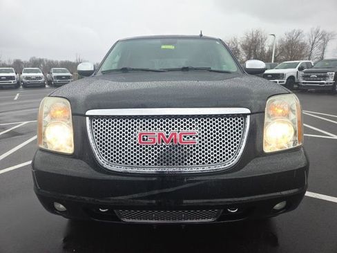 Used 2009 GMC Yukon Denali image 2