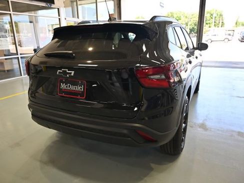 New 2026 Chevrolet Trax LT w/ Driver Confidence Package FWD image 5