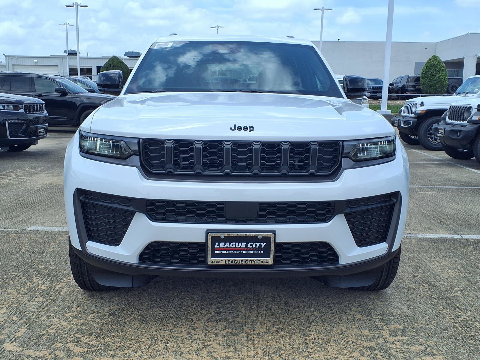 New 2026 Jeep Grand Cherokee Altitude AWD/4WD image 5