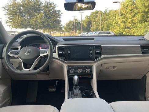 Used 2023 Volkswagen Atlas SE w/ Panoramic Sunroof Package FWD image 23
