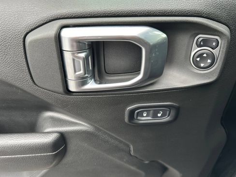Used 2022 Jeep Gladiator Sport AWD/4WD image 13
