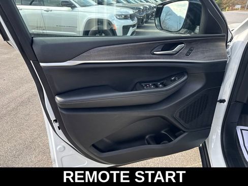 Used 2024 Jeep Grand Cherokee L Limited w/ Black Appearance Package image 12